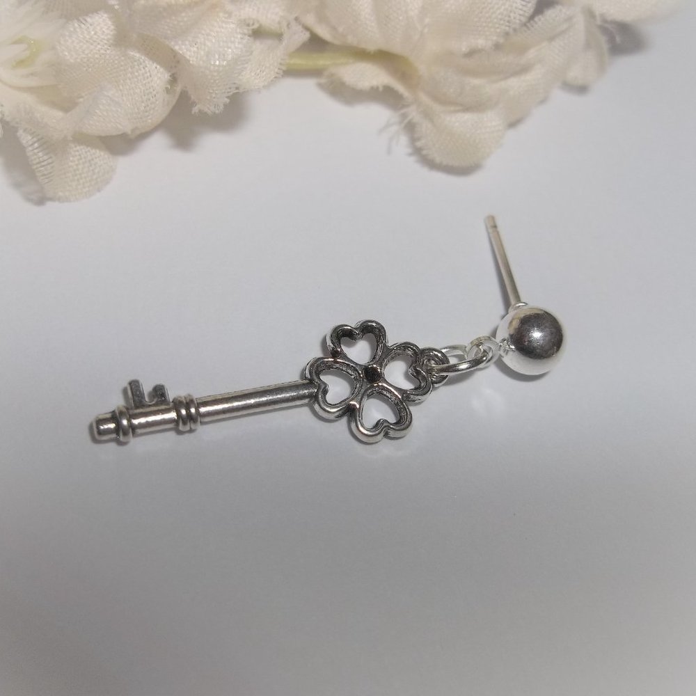 Single Earring Silver Skeleton Key Post Stud Unisex Style Jewelry NWT Gift 8298 - Picture 4 of 8